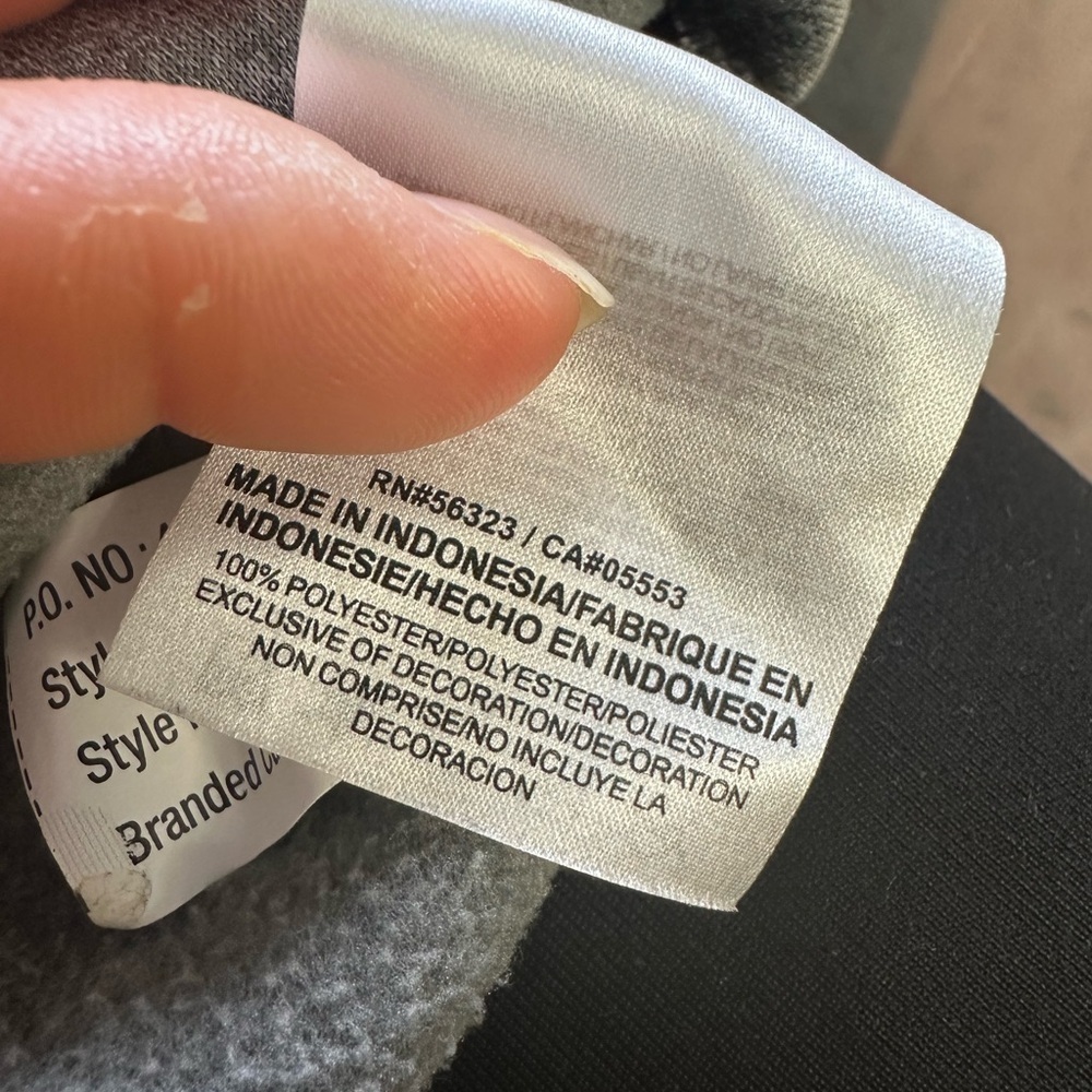 Nike Brooklyn Nets Therma Gray  Pullover Jacket - Picture 9 of 9